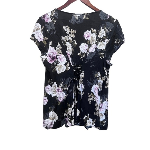 Torrid Stretch Challis Lace-Up Back Top Size 1x - Picture 8 of 10